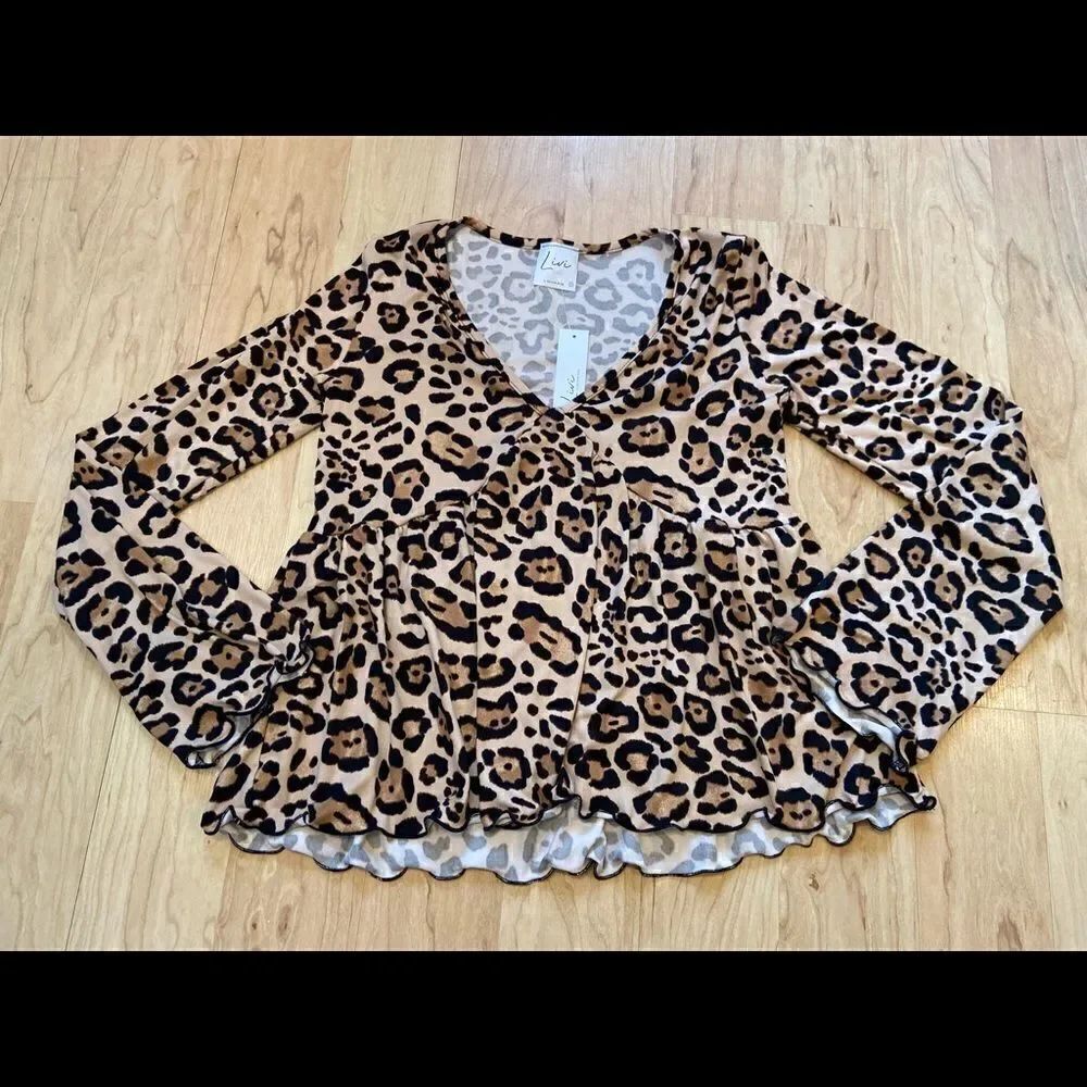 NWT Livi by Olivia Rae cheetah/leopard print long sleeve top